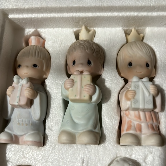 ⭐️Precious Moments 11 piece Nativity Set ⭐️ “Come let us adore him” E-2395 - Picture 4 of 11